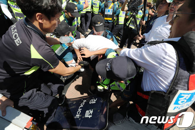 인천퀴어축제 마지막까지 '충돌'..퍼레이드 무산될 듯3.jpg